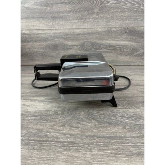 Villaware Belgian Waffler Waffle Maker Model 3300 Vintage USA - Picture 4 of 8